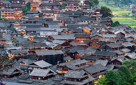 东兴6种常见的外墙仿石漆施工工艺！